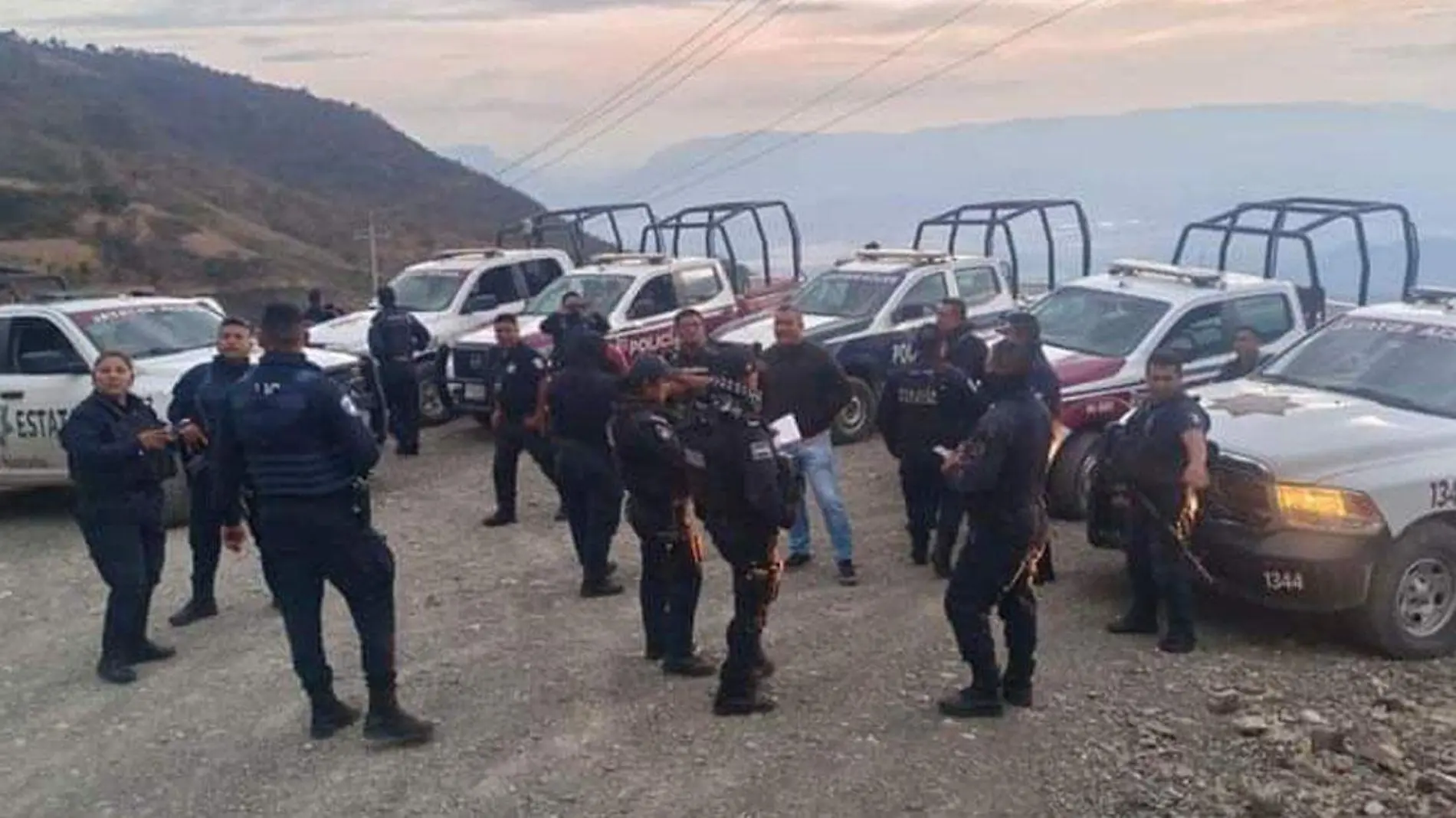 rescatan a dos trabajadores en coxcatlán que la población retuvo